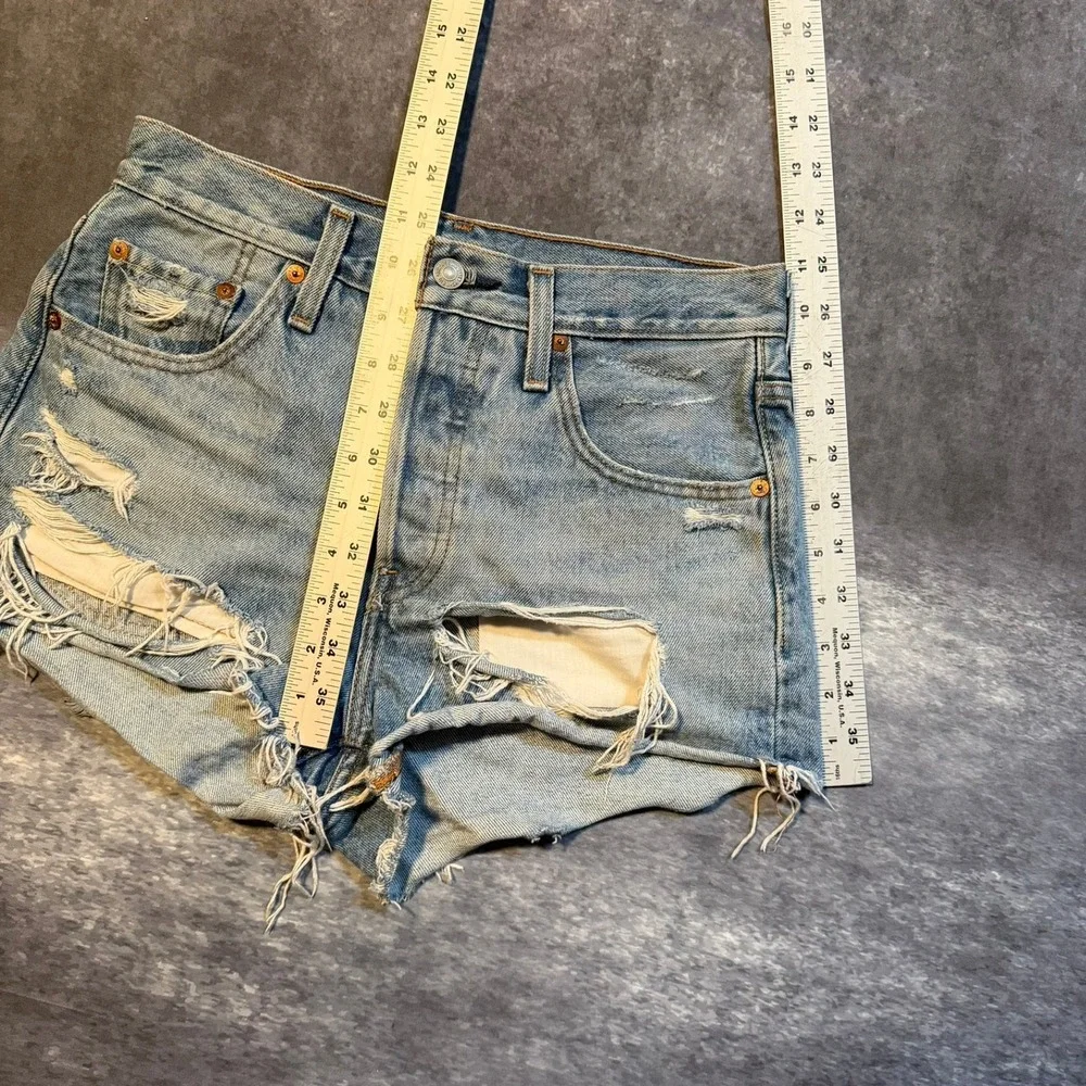 Levis measurements shown
